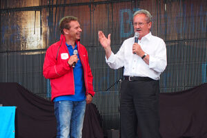 Christian Ude und Roman Röll auf der BR-Radltour-Bühne in Kelheim
