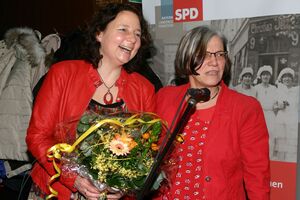 Gastgeberin Johanna Werner-Mugggendorfer mit Hauptrednerin Ruth Müller