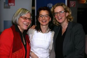 Drei starke SPD-Frauen vl. MdL Johanna Werner-Muggendorfer, Bt Kandidatin Anja König, Generalsekretärin Natascha Kohnen