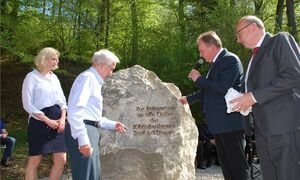 Jakob Haiblum enthüllt die neue Inschrift, Foto: MZ