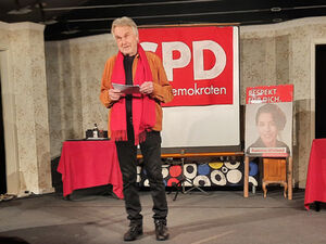 Fraktionssprecher Wolfgang Ludwig führt durch den Abend